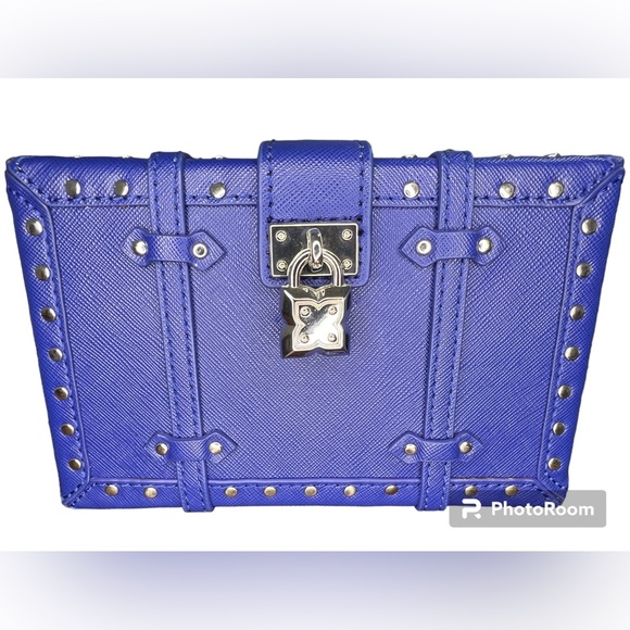 BCBG Studded Trunk Shoulder Purse NWT - Picture 4 of 9